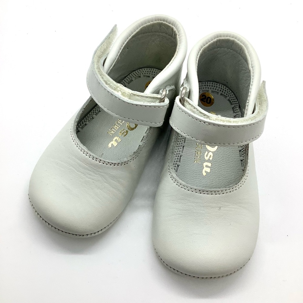 De Osu baby off white leather soft sole shoe. NWB EURO 20 USA 4